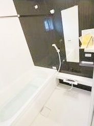 大和市福田のアパートの浴室