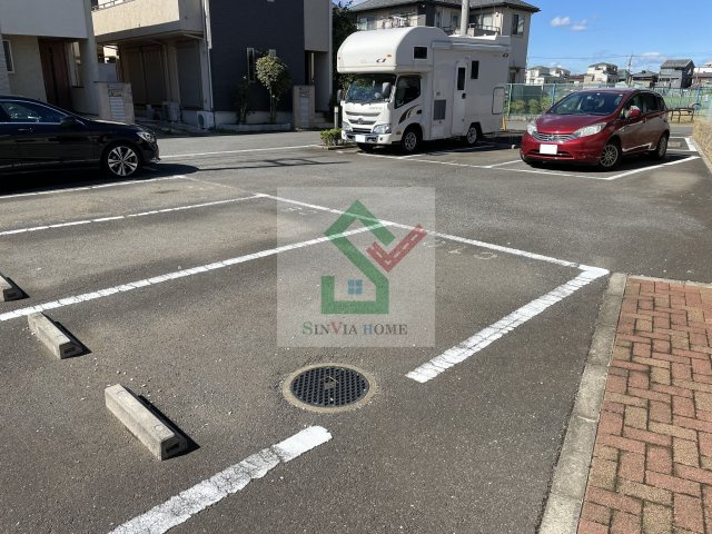 ニューウエストの駐車場