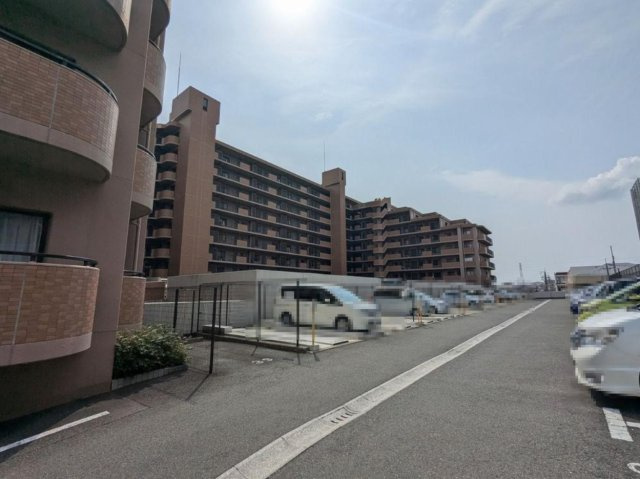 グランフィーネ枚方長尾の駐車場|■物件内覧・資金計画相談・住宅ローン相談、リフォーム相談、お問合せ受付中■
※当日・翌日のご内覧、ご相談はお電話でのお問合せがスムーズです！