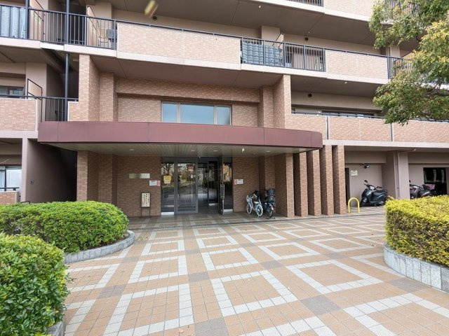 グランフィーネ枚方長尾のエントランス|■物件内覧・資金計画相談・住宅ローン相談、リフォーム相談、お問合せ受付中■
※当日・翌日のご内覧、ご相談はお電話でのお問合せがスムーズです！