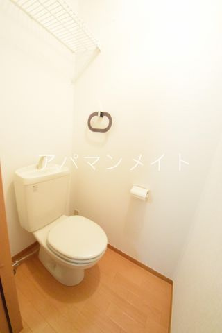 【トイレ】 | ワンズイースト | 落ち着いた色調のトイレです