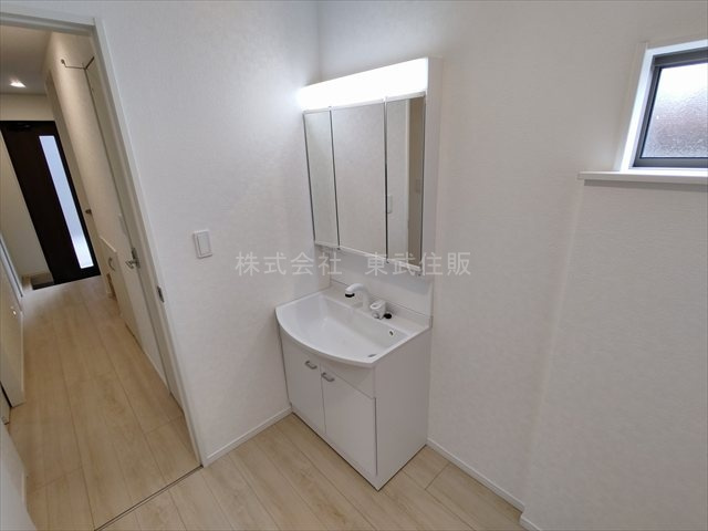 【独立洗面台】 | 川越市寺尾第18　全4棟　3号棟 | 独立洗面台、小物を置くことができて便利です