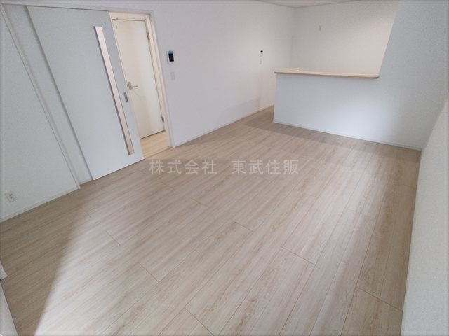 【居間・リビング】 | 川越市寺尾第18　全4棟　3号棟 | こちらの16.0帖のリビングで趣味の時間をお楽しみください