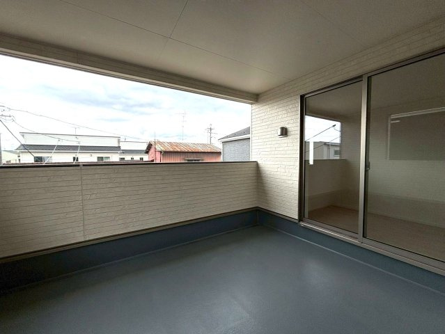 クワイエ　大垣市内原第１　全４区画分譲のバルコニー|バルコニーは南向きで洗濯物もよく乾きます！強度と表面積硬度を持つFPRで防水しています。