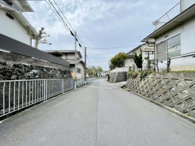 【前面道路含む現地写真】 | 高槻市東城山町　売土地