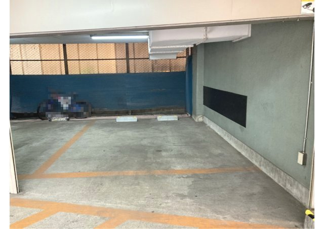 ドミール赤羽シャッター付き駐車場