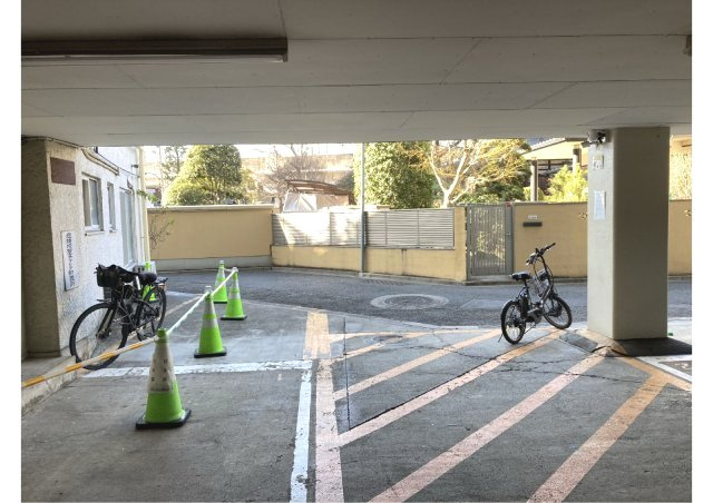 ドミール赤羽シャッター付き駐車場