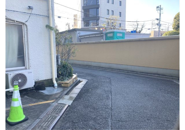 ドミール赤羽シャッター付き駐車場