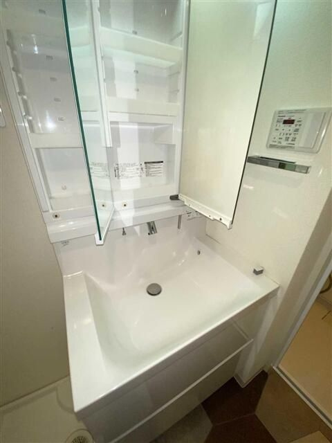Ｂ　ＣＩＴＹ　ＡＰＡＲＴＭＥＮＴ　ＳＨＩＮＪＵＫＵ　ＮＷの洗面所