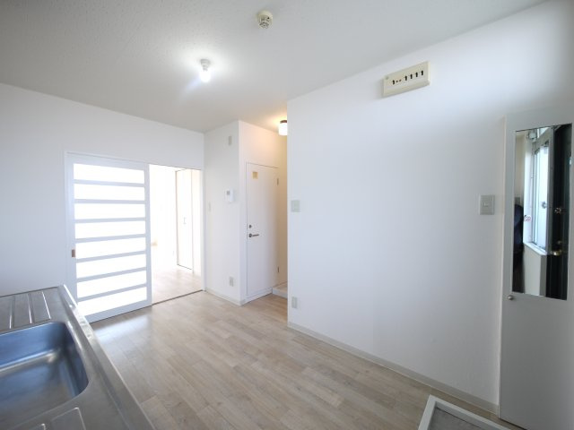 ラ・ピーヌ福島の内装|※写真は別の部屋のものです。