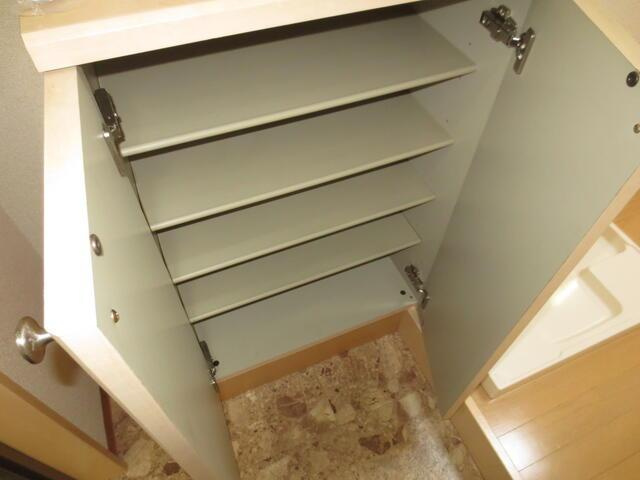 明大前クリオンの収納|玄関がスッキリ片付くシューズボックス付き