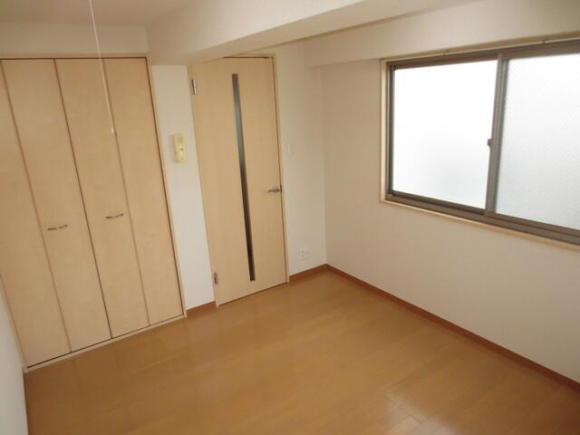 明大前クリオンの内装|扉のあるお部屋。 