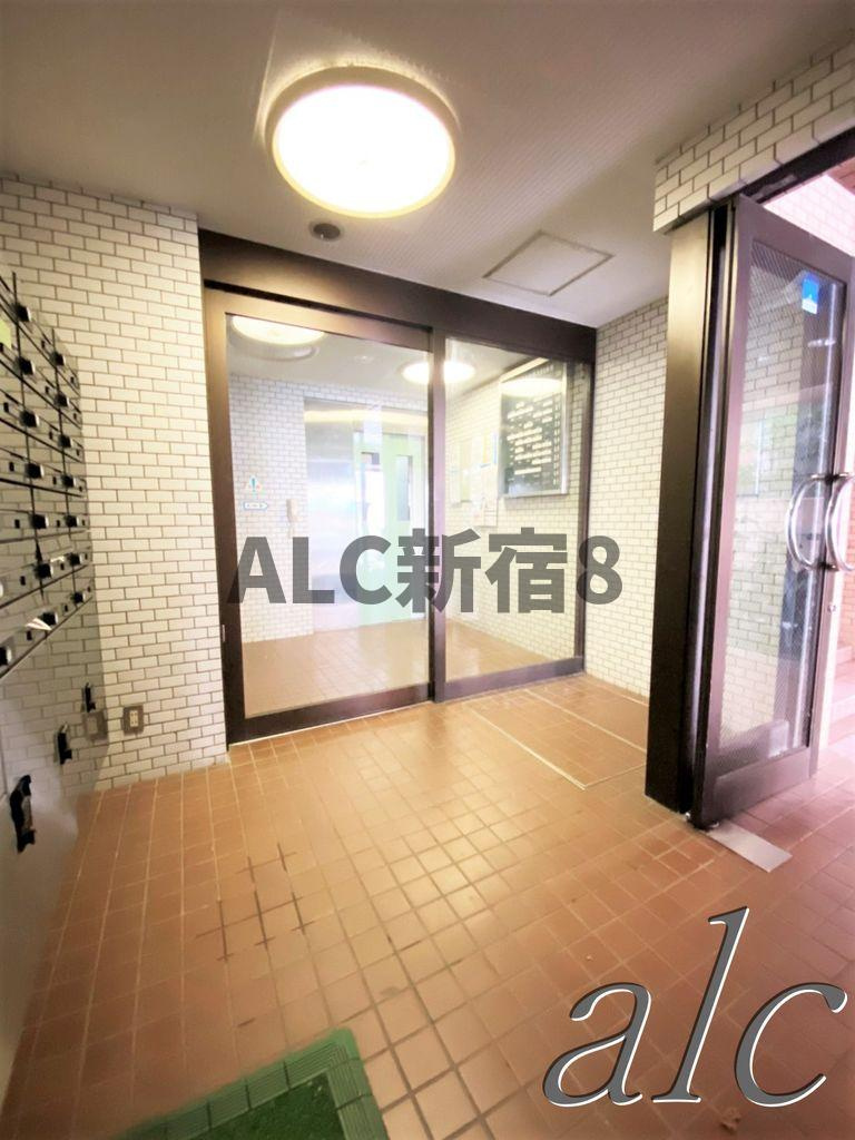 ライオンズマンション市谷薬王寺のエントランス