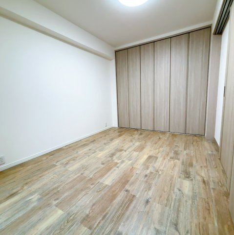 パインクレスト信濃町の洋室