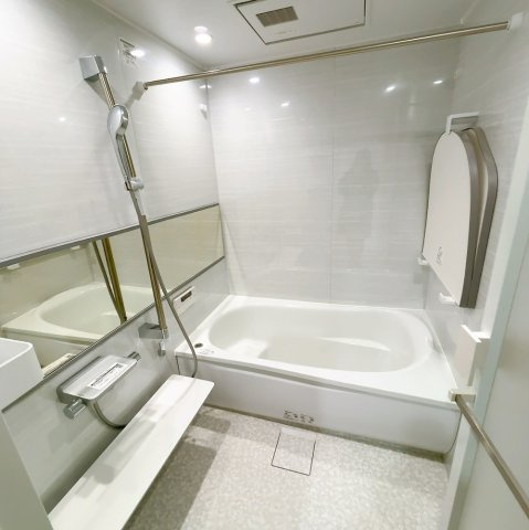 パインクレスト信濃町の浴室