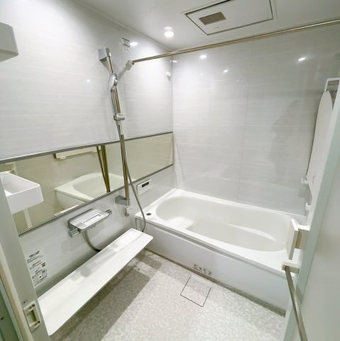 パインクレスト信濃町の浴室