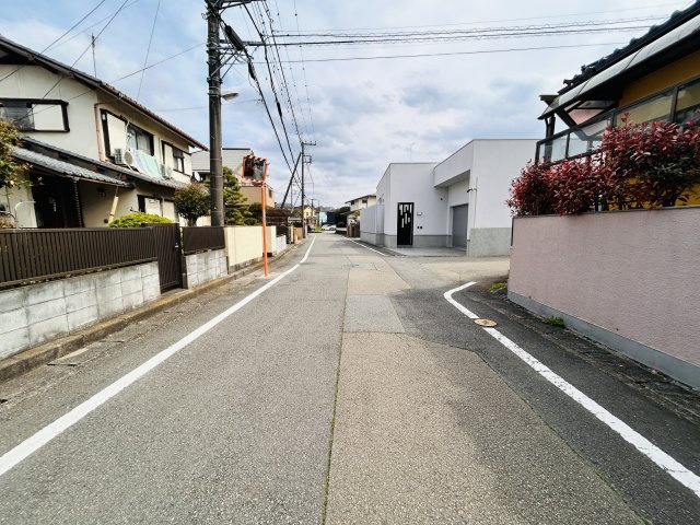 雨間売地　約52坪！南道路で日当たり良好☆の前面道路含む現地写真