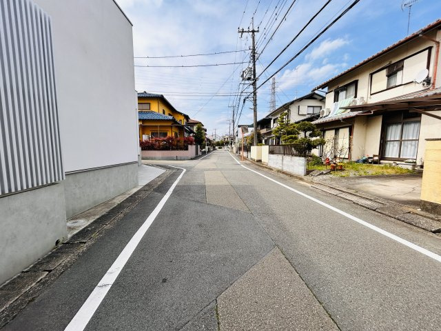 雨間売地　約52坪！南道路で日当たり良好☆の前面道路含む現地写真