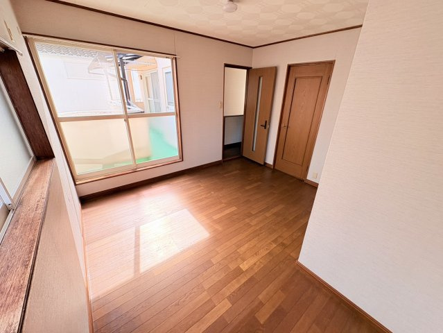 神戸市北区山田町上谷上字古々山　中古戸建の洋室