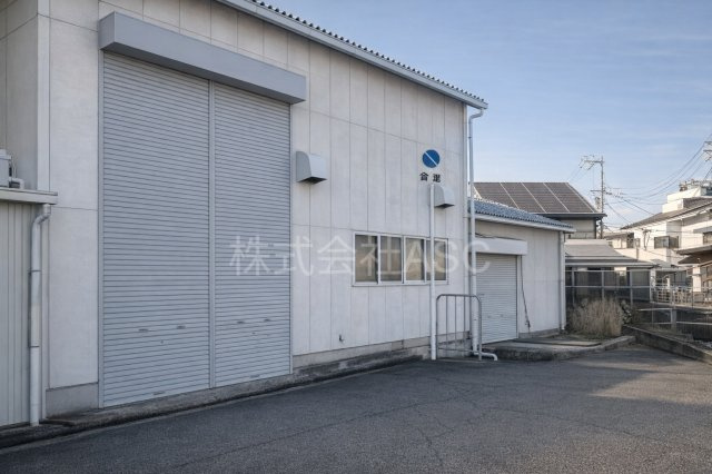 岸和田市西之内町貸倉庫・事務所