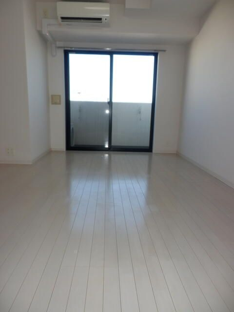 Ｒｉｓｉｎｇ　ｐｌａｃｅ　巣鴨の居間・リビング