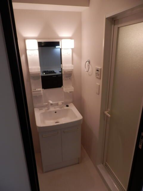 Ｒｉｓｉｎｇ　ｐｌａｃｅ　巣鴨の独立洗面台