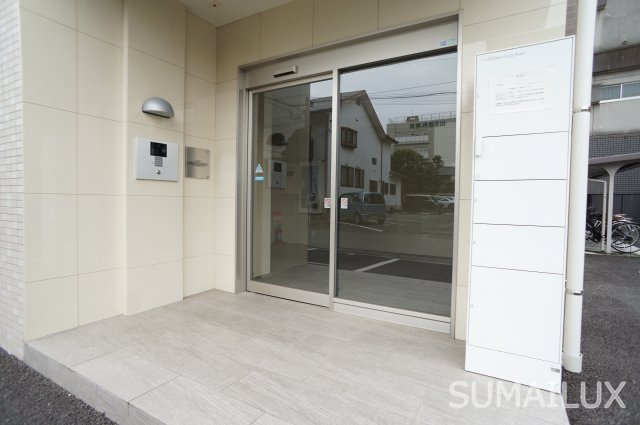 熊本市中央区魚屋町３丁目の賃貸マンションのエントランス