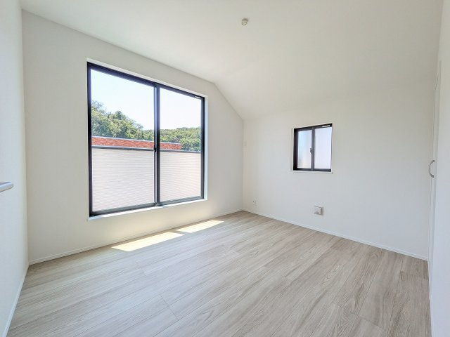八王子市　弐分方町　新築一戸建て　１０期の子供部屋|～2階バルコニーに面している5.25帖の洋室です～