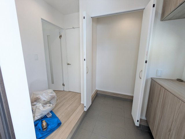 八王子市　弐分方町　新築一戸建て　１０期の玄関|～大容量収納可能なシューズインクローゼット～
