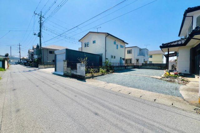 みどり市笠懸町鹿の前面道路含む現地写真|間口も広く駐車が苦手な方にもおススメ♪