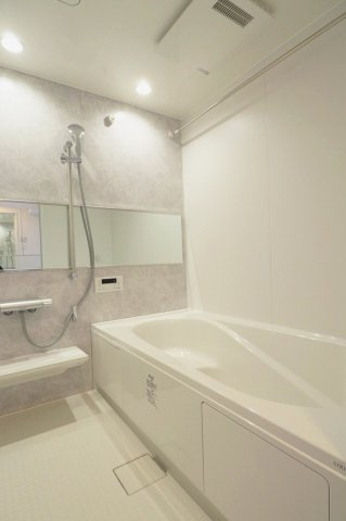 トラディション古市の浴室