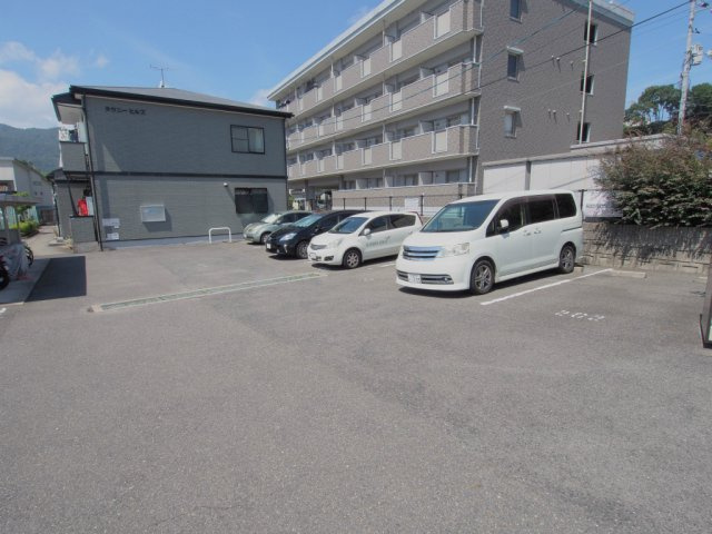 タウニーヒルズの駐車場