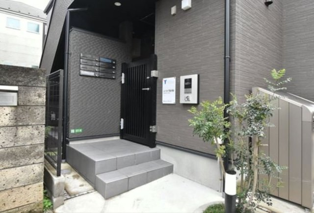 練馬区富士見台３丁目のアパートのエントランス