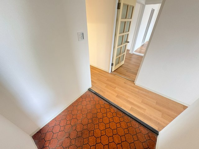 新座リバーサイド１８－１７号棟の玄関