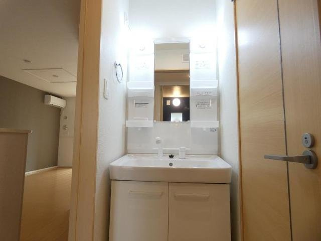 コリーヌ・アルカンシエルＤの洗面所|広い洗面スペース