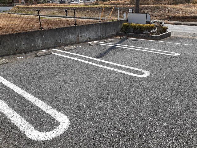 サニーブリーゼの駐車場|駐車場に車を止められます