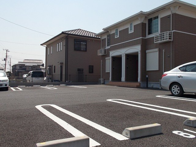 アルカンシェル市原　Ｅの駐車場|車をお持ちの方に嬉しい駐車場付きの物件です