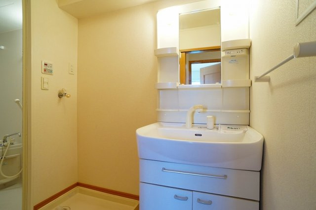 ボナール．Ｋの洗面所|ゆったりとスペースのある洗面所