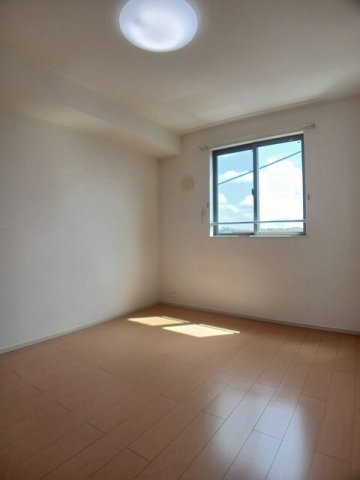 マーヴェラス葛城の内装|明るい室内です