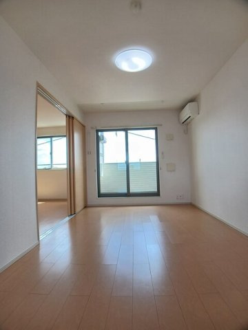 マーヴェラス葛城の居間・リビング|ゆったり過ごせる居間です