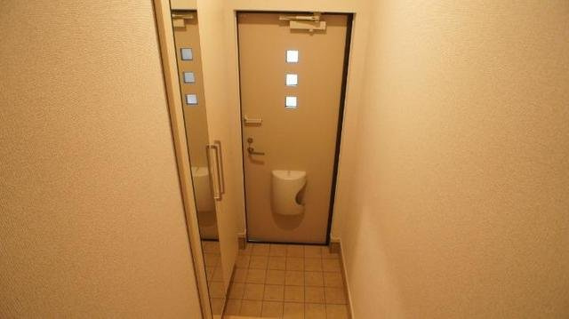 セレッソ入輪戸Ⅰの玄関|収納もある玄関です