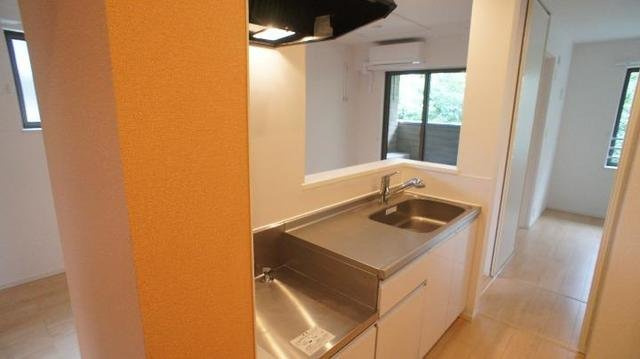 セレッソ入輪戸Ⅰのキッチン|コンパクトなキッチンで掃除もラクラク