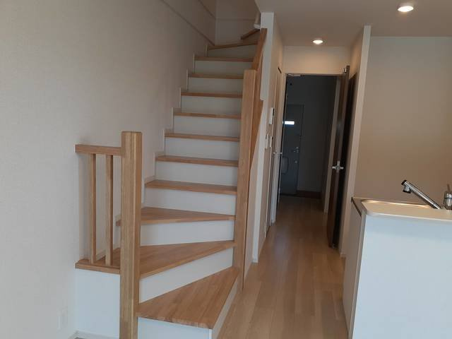 シルバンハウスＡの玄関|明るい玄関です