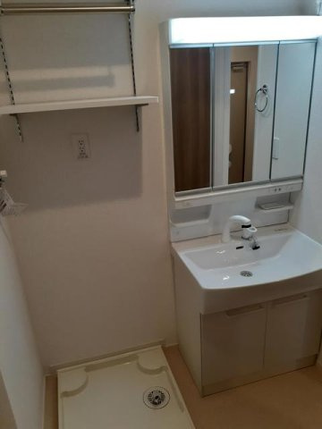 シルバンハウスＡの独立洗面台|広い洗面スペース