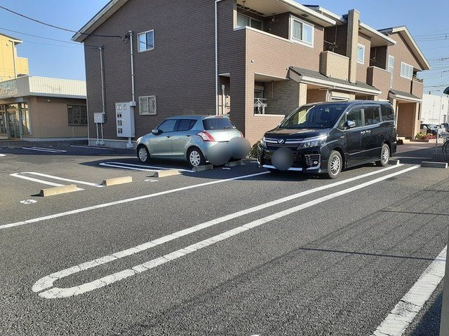 リ・バージの駐車場|駐車場があるので、車を買う予定の方も安心です
