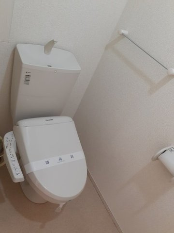 リ・バージのトイレ|落ち着いた色調のトイレです