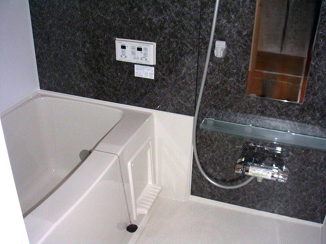 Ｖｉｌｌａ　Ｆｏｒｔ　Ｌａｕｄｅｒｄａｌｅ　Ｂ棟の浴室|きれいなお風呂です