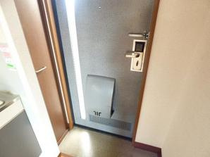 ストゥディオ　ベルデの玄関|明るい玄関です