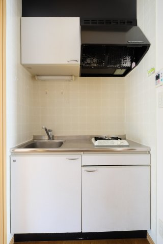 アズールのキッチン|コンパクトなキッチンで掃除もラクラク