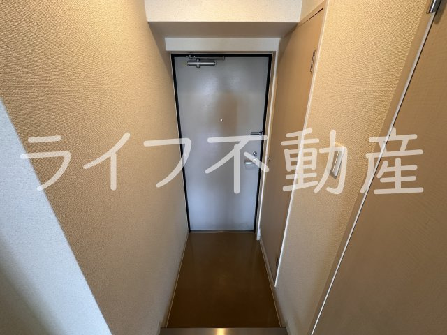 八戸ノ里HIROビルの玄関